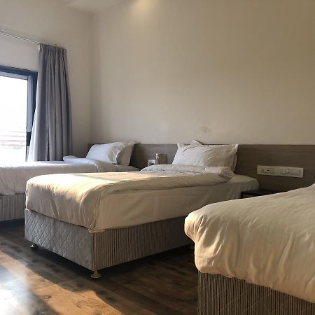 Hotel Sharanam Shegaon Eksteriør bilde