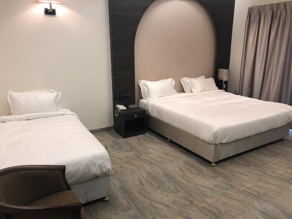 Hotel Sharanam Shegaon Eksteriør bilde