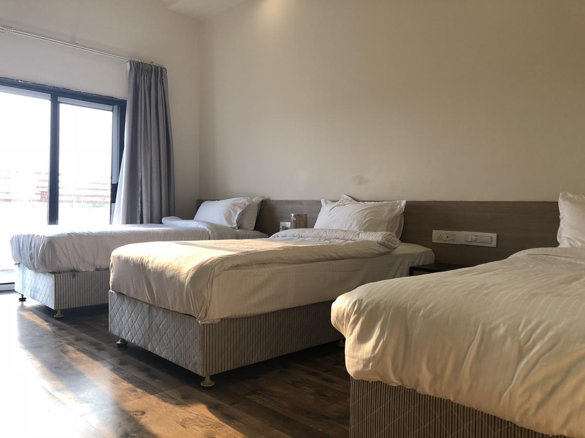 Hotel Sharanam Shegaon Eksteriør bilde