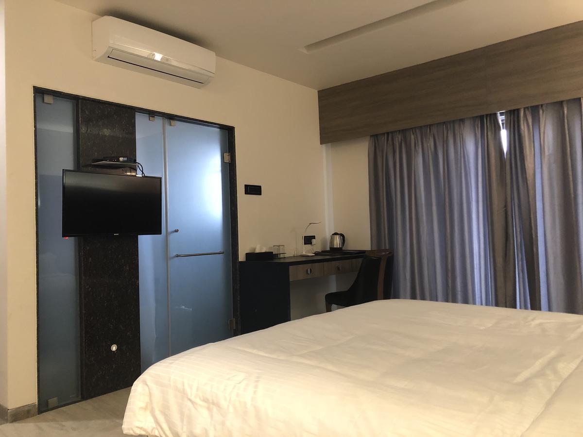 Hotel Sharanam Shegaon Eksteriør bilde