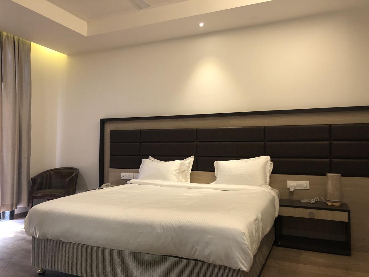 Hotel Sharanam Shegaon Eksteriør bilde