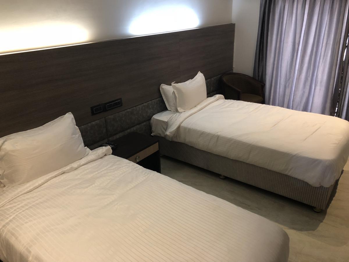 Hotel Sharanam Shegaon Eksteriør bilde