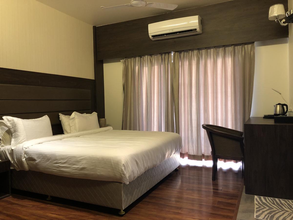 Hotel Sharanam Shegaon Eksteriør bilde