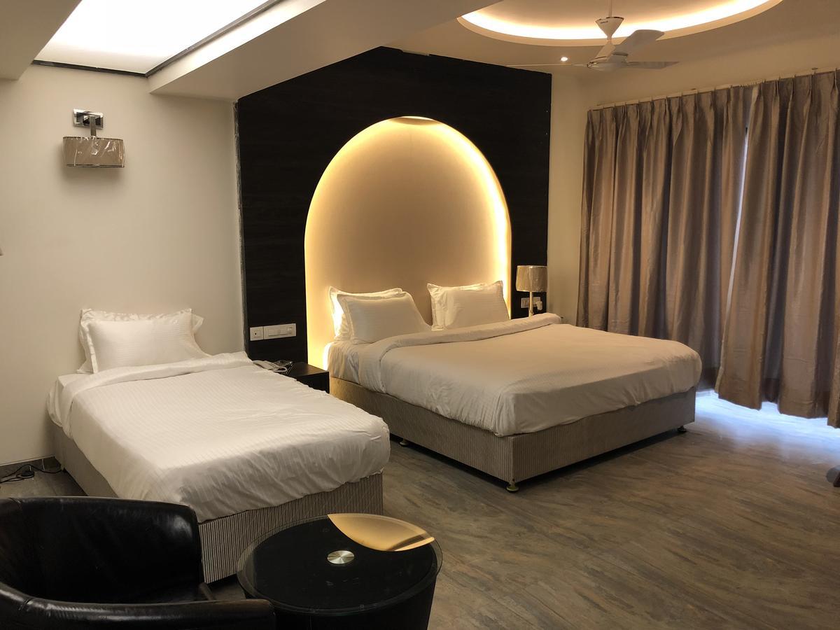 Hotel Sharanam Shegaon Eksteriør bilde