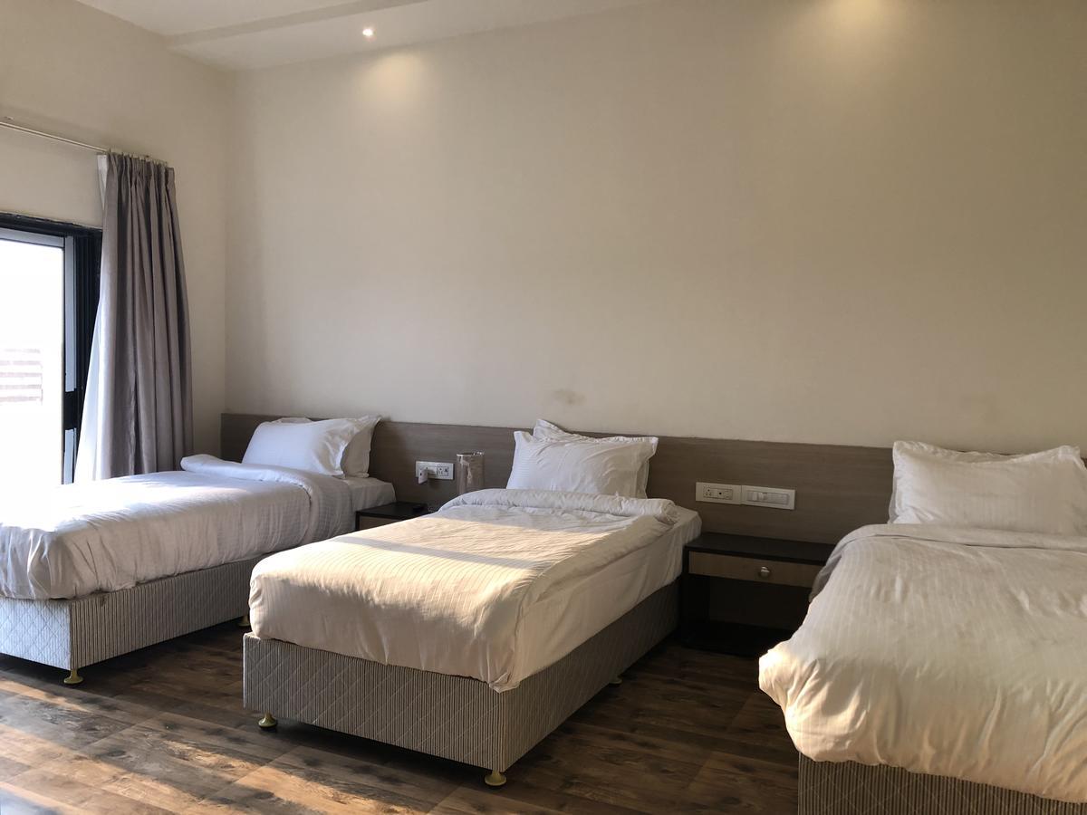 Hotel Sharanam Shegaon Eksteriør bilde