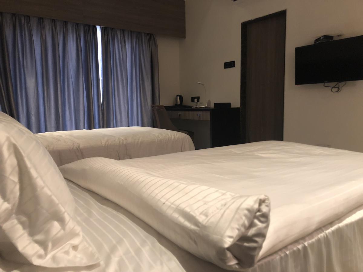 Hotel Sharanam Shegaon Eksteriør bilde