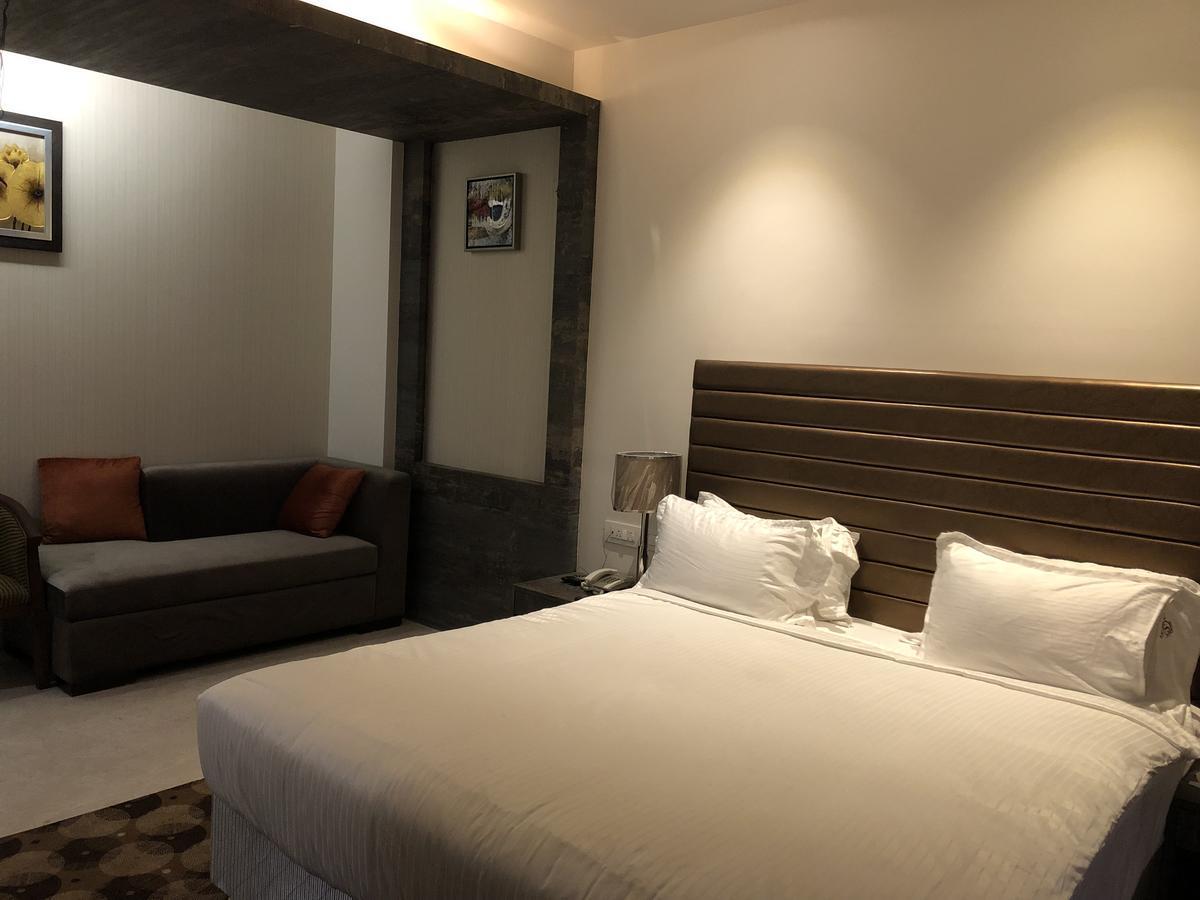 Hotel Sharanam Shegaon Eksteriør bilde